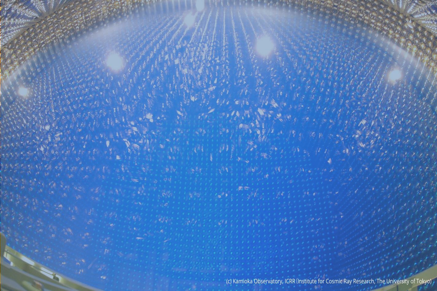 宇宙の解明に挑む研究者たちの深奥なる情熱に「超純水のスクリーン」で応えよ。